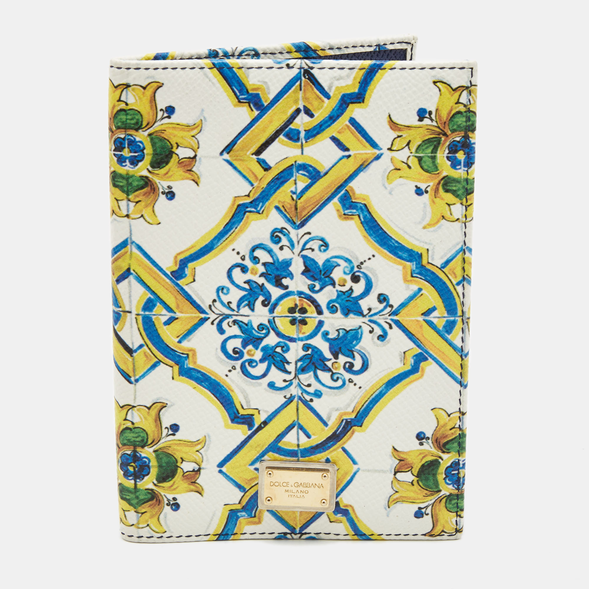 Pre-owned Dolce & Gabbana Majolica Print Coated Canvas Passport Holder In Multicolor
