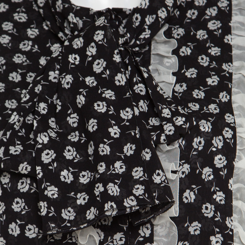 Pre-owned Dolce & Gabbana Monochrome Small Flower Print Silk Ruffled Bib Blouse M In Black