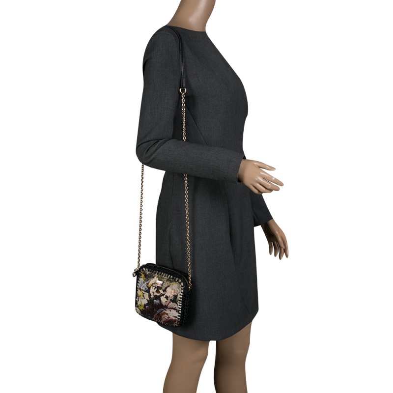 

Dolce and Gabbana Woven Fabric and Raffia Shoulder Bag, Black