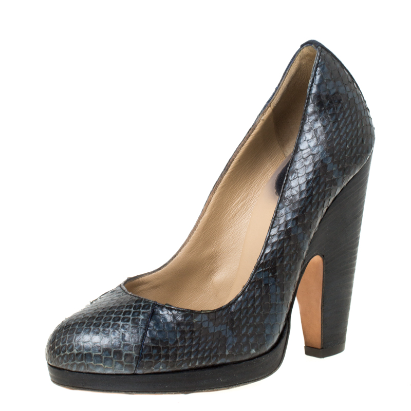 How gorgeous are these pumps from Dolce and Gabbana Shining in grey these pumps come crafted from exotic python leather and feature round toes. They are equipped with comfortable leather lined insoles 11.5 cm heels and solid platforms. Pair these beauties with your statement outfits for a knockout look.