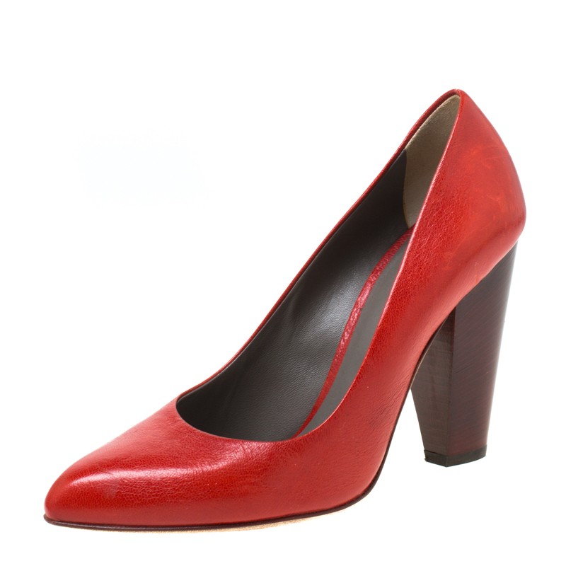 Treat your feet to the best of things by choosing these durable pumps from Dolce and Gabbana The pointed toe pumps come crafted from leather in red and are balanced on 10.5cm block heels.