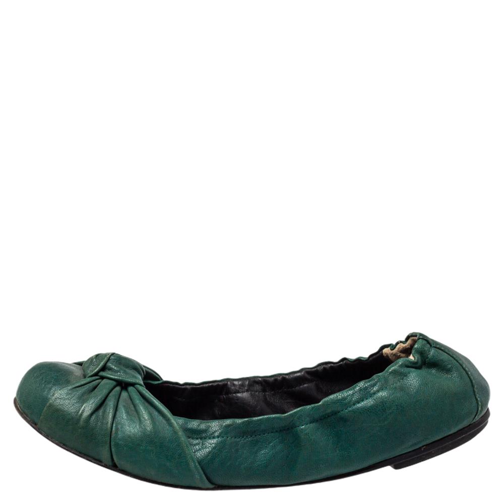 

Dolce & Gabbana Green Leather Bow Scrunch Ballet Flats Size