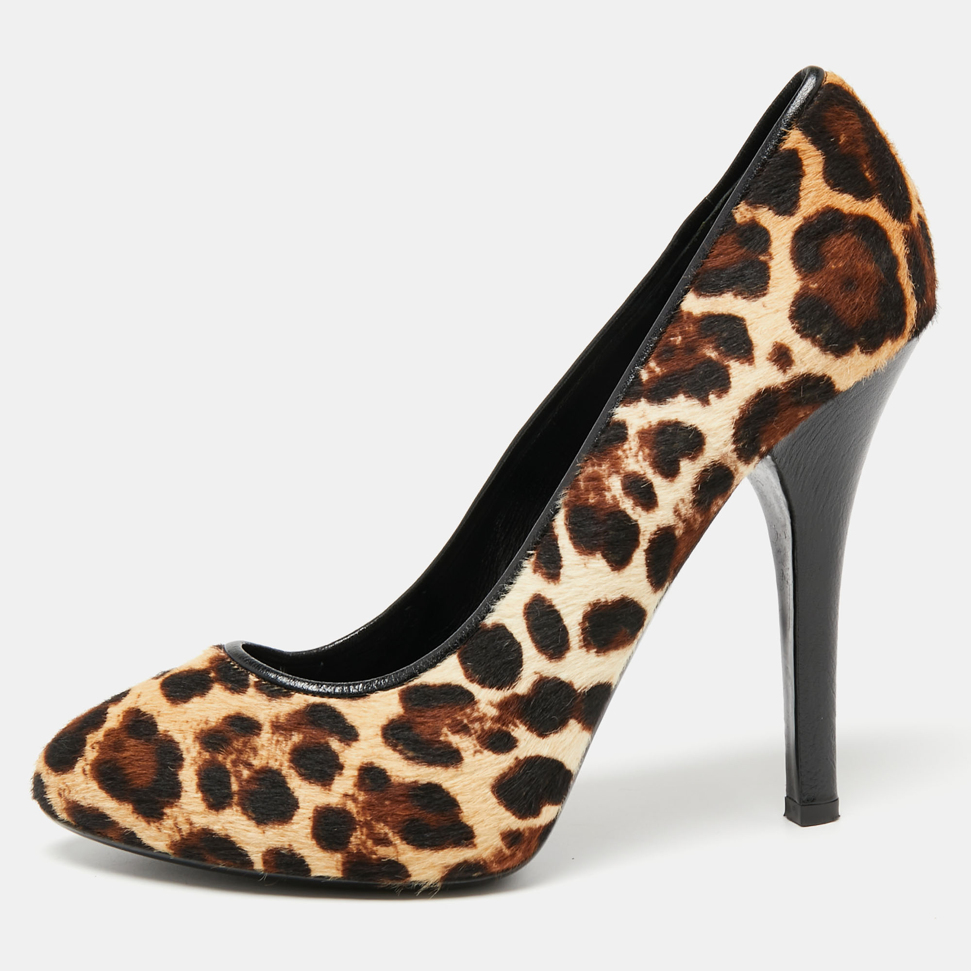 This pair of pumps designed by Dolce and Gabbana is exactly what you want. Crafted from pony hair the leopard printed exterior and high stiletto heels offer a high fashion look. They have comfortable insoles and almond toes. Add a touch of bold style to your outfit by slipping into these exquisite pumps