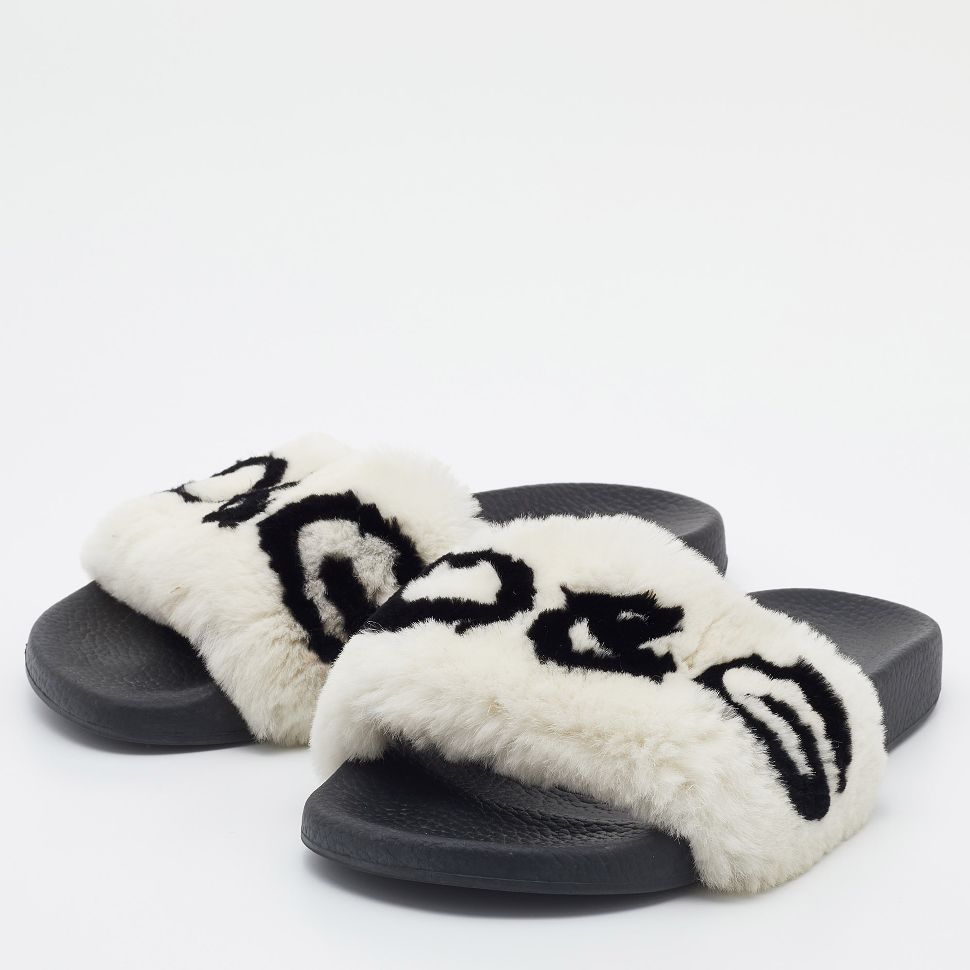 

Dolce & Gabbana White/Black D&G Print Fur Flat Slides Size