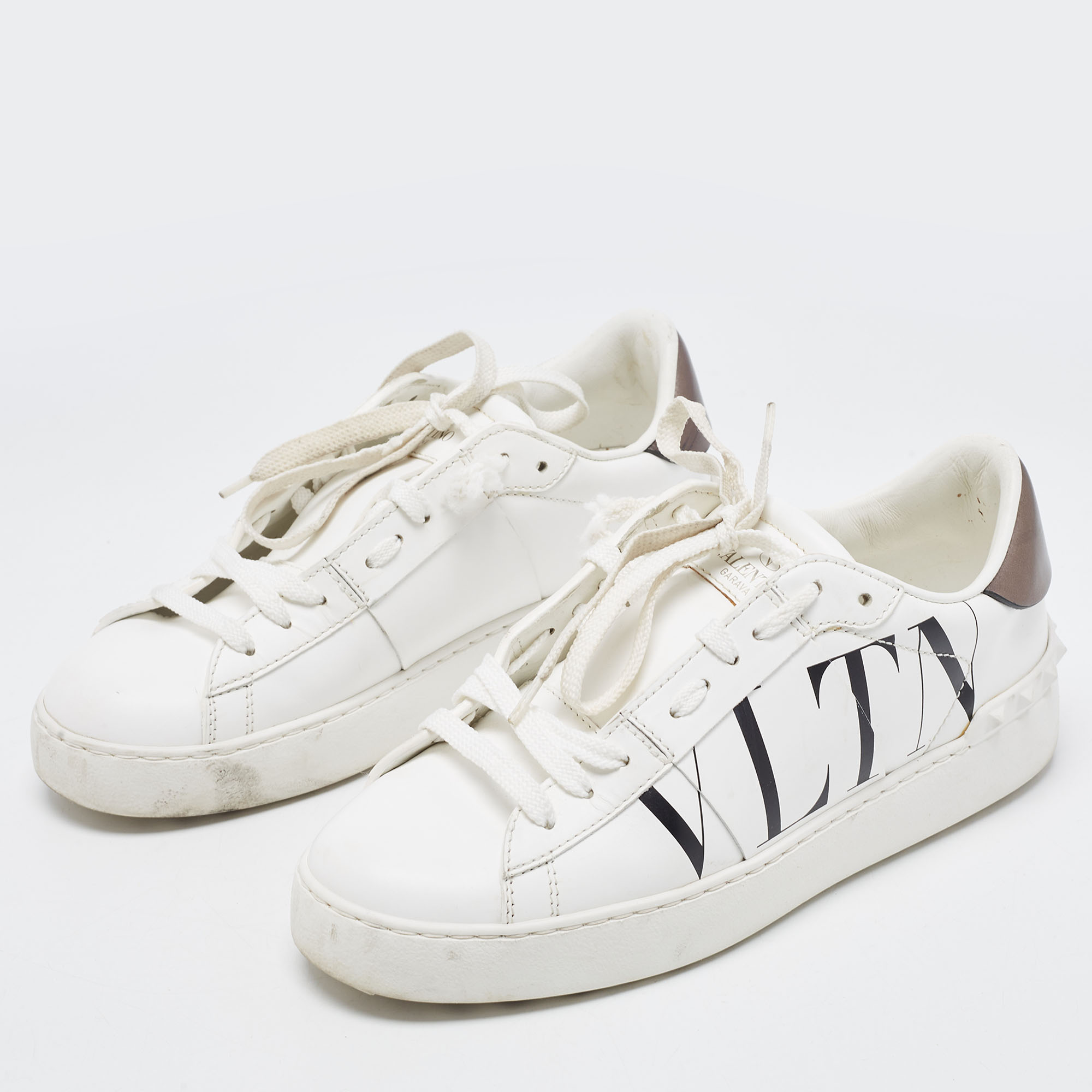 

Valentino White/Grey Leather VLTN Rockstud Low Top Sneakers Size