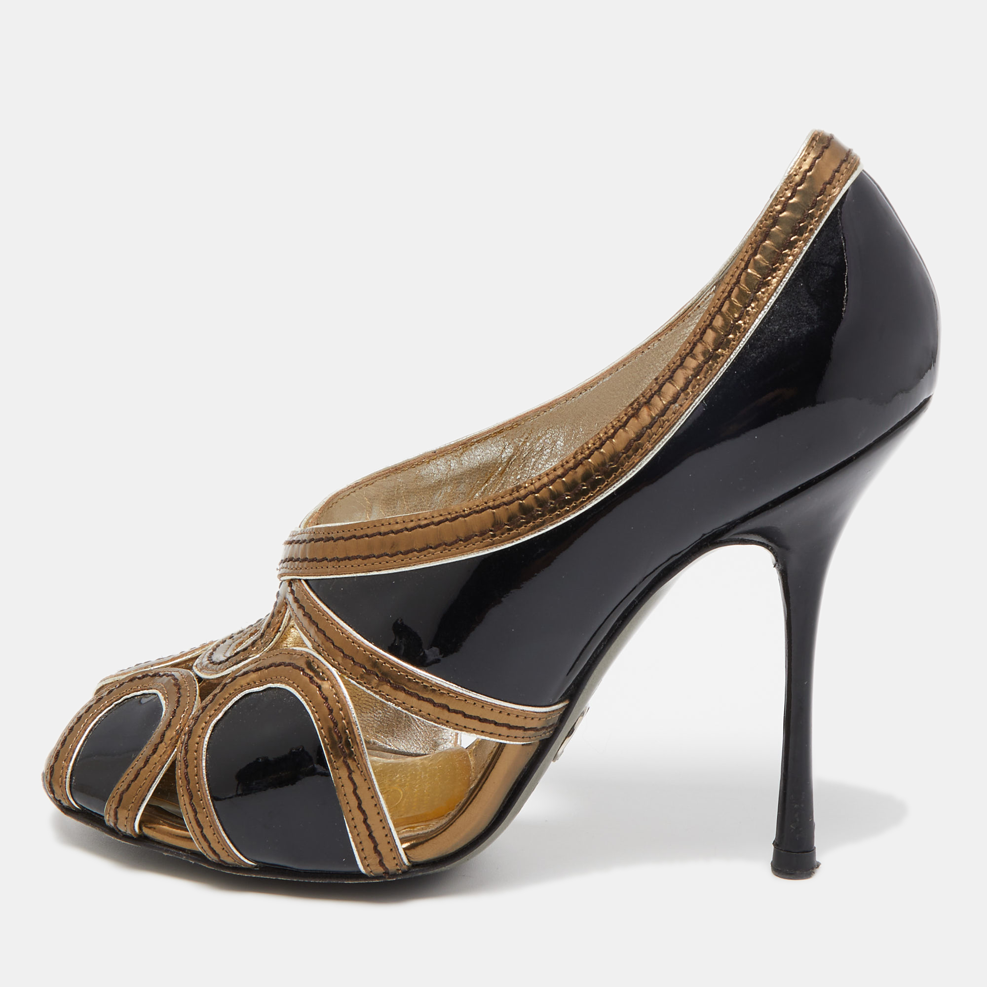 Exhibit an elegant style with this pair of pumps. These branded shoes for women are crafted from quality materials. They are set on durable soles and sleek heels.