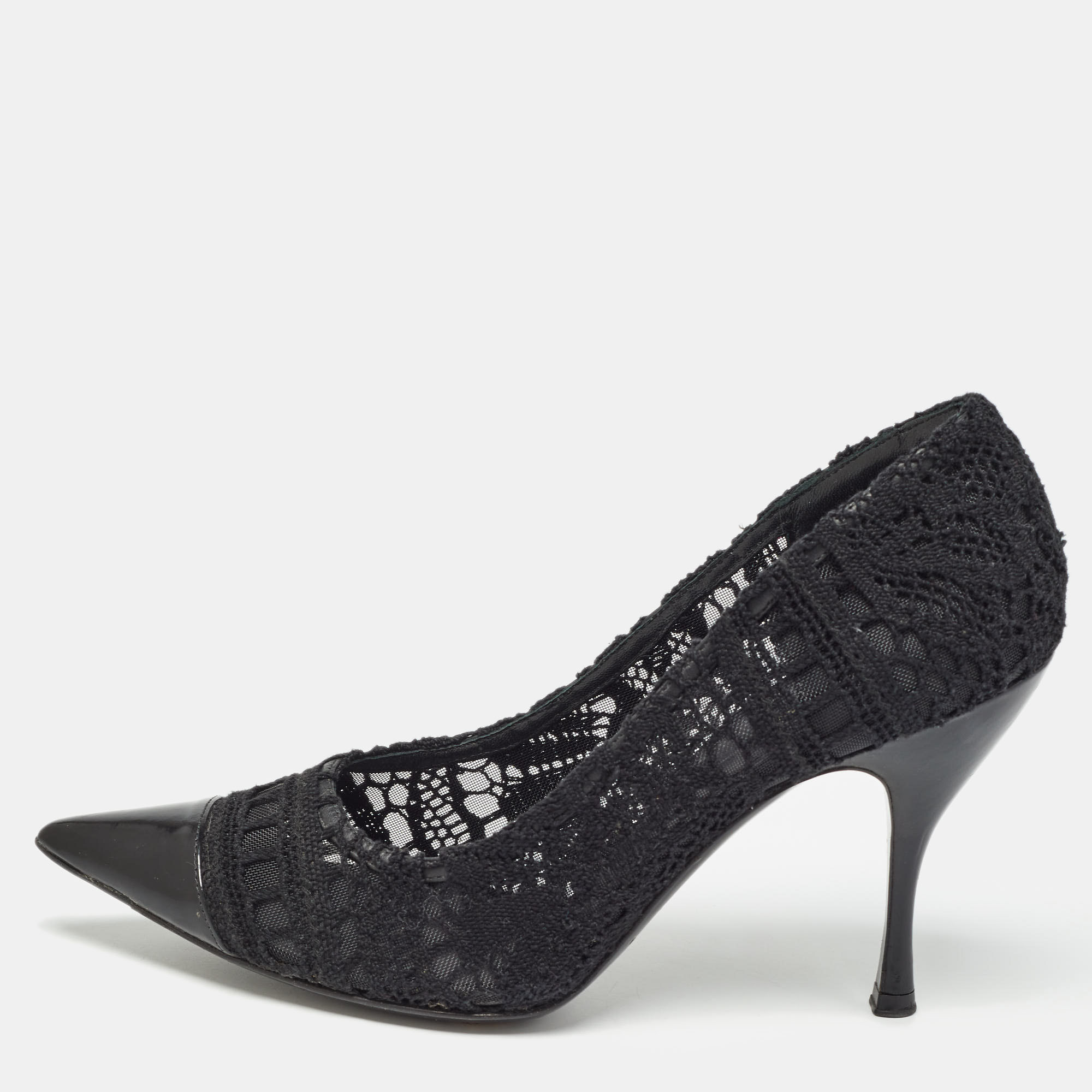 

Dolce & Gabbana Black Lace And Leather Crochet Pointed Toe Pumps Size