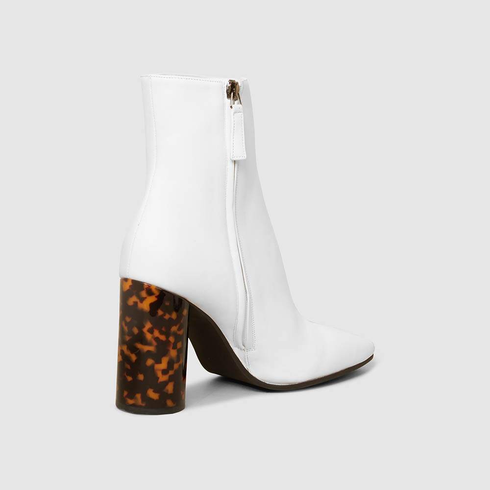 

Ellery White Square-Toe Leather Ankle Boots IT