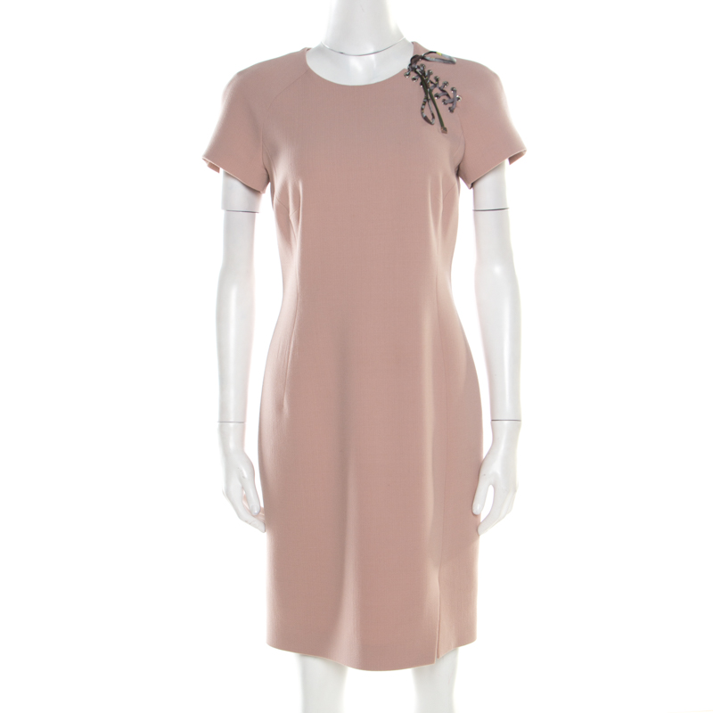 Save this superb Emilio Pucci dress for all your special events. Finely tailored in blended fabric it has a contrasting tie detail on the front and short sleeves. Appear in great style dressed in this pretty pink dress.