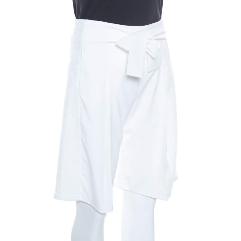 

Emporio Armani White Textured Tie Waist Detail Bermuda Shorts