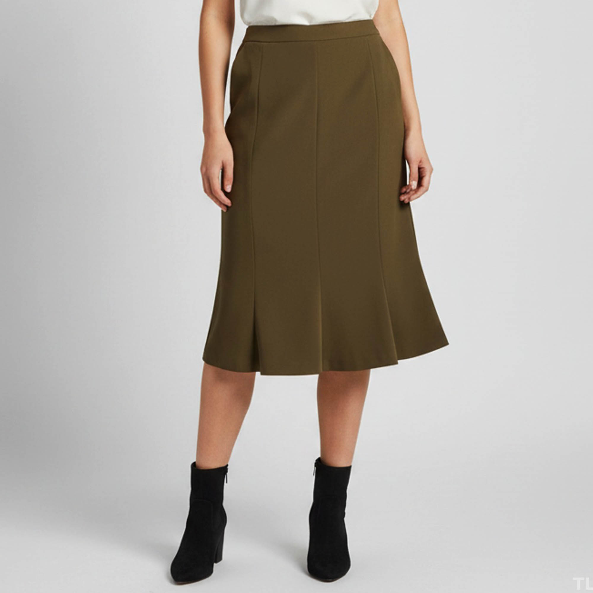 

Escada Olive Green Stretch Crepe Knee Length Skirt S