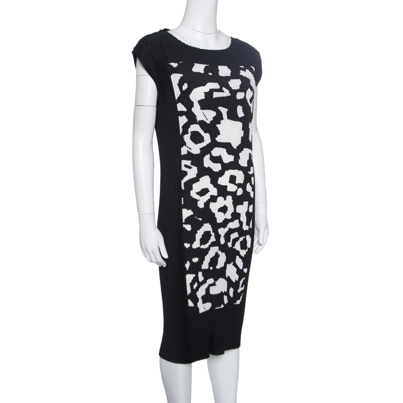 

Escada Monochrome Accordion Pleated Diba Dress, Black