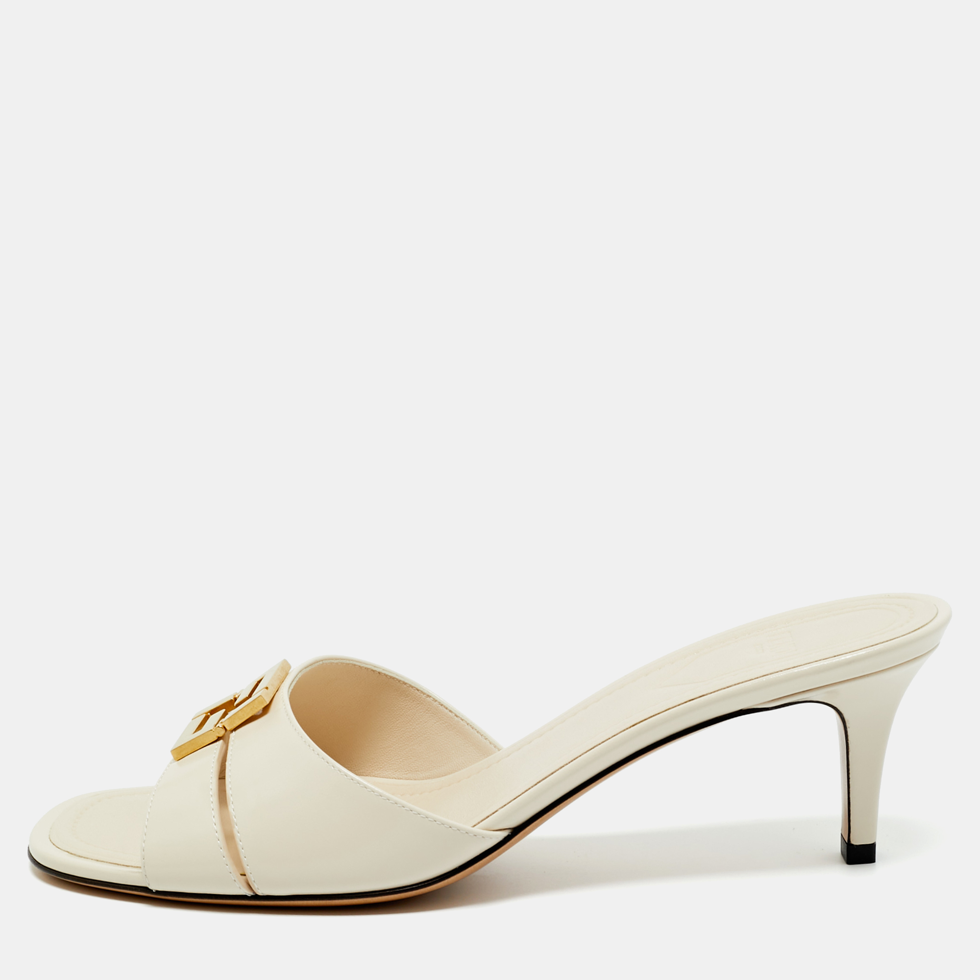 Pre-owned Fendi Cream Leather Ff Buckle Slide Sandals Size 38.5 In White