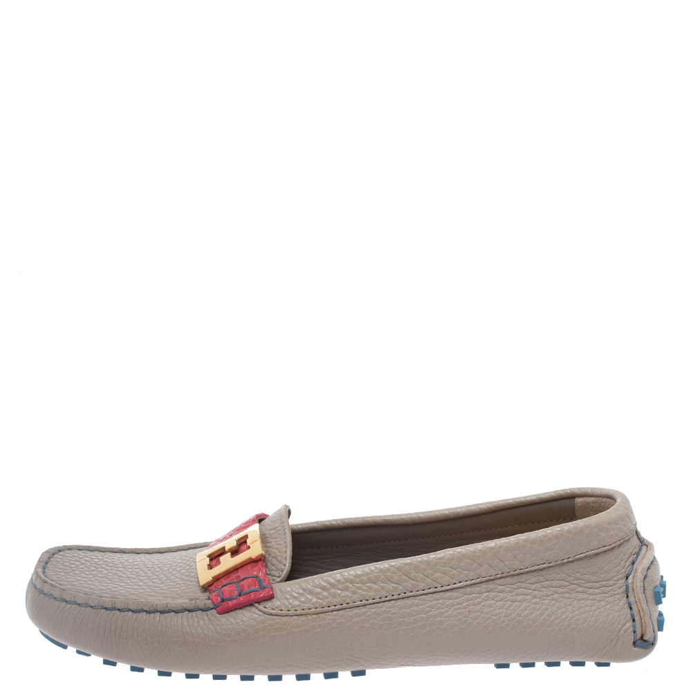 

Fendi Grey Textured Leather FF Logo Loafers Size