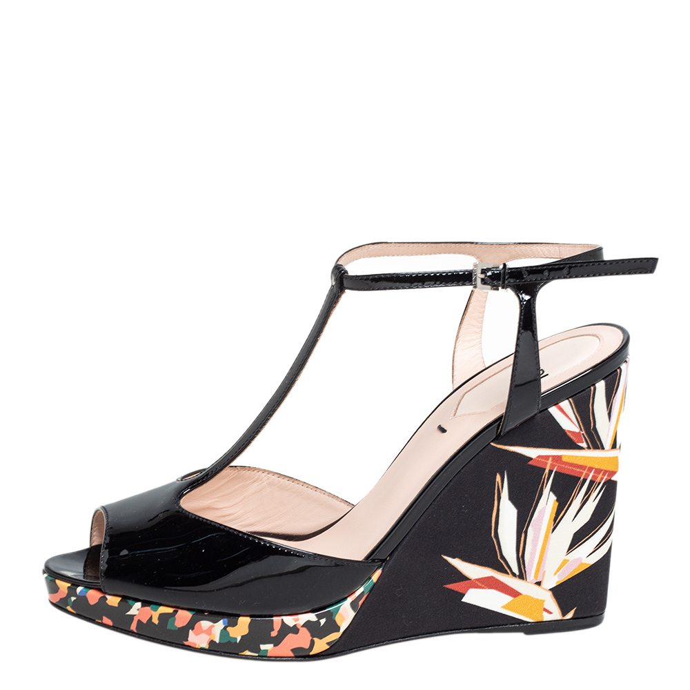 

Fendi Black Patent Leather Printed Wedge T-Strap Sandals Size