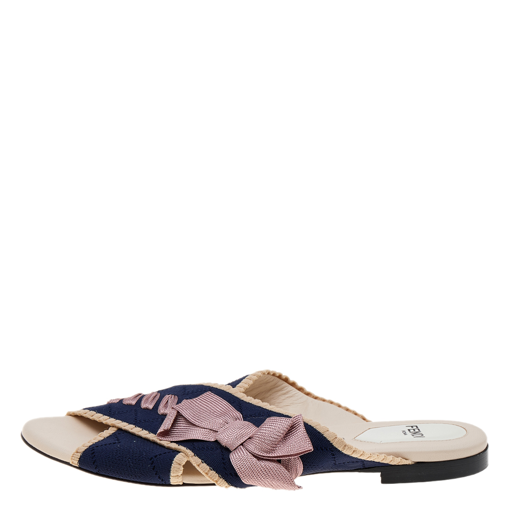 

Fendi Beige/Navy Blue Knit Fabric Bow Cross Strap Open Toe Flat Slides Size