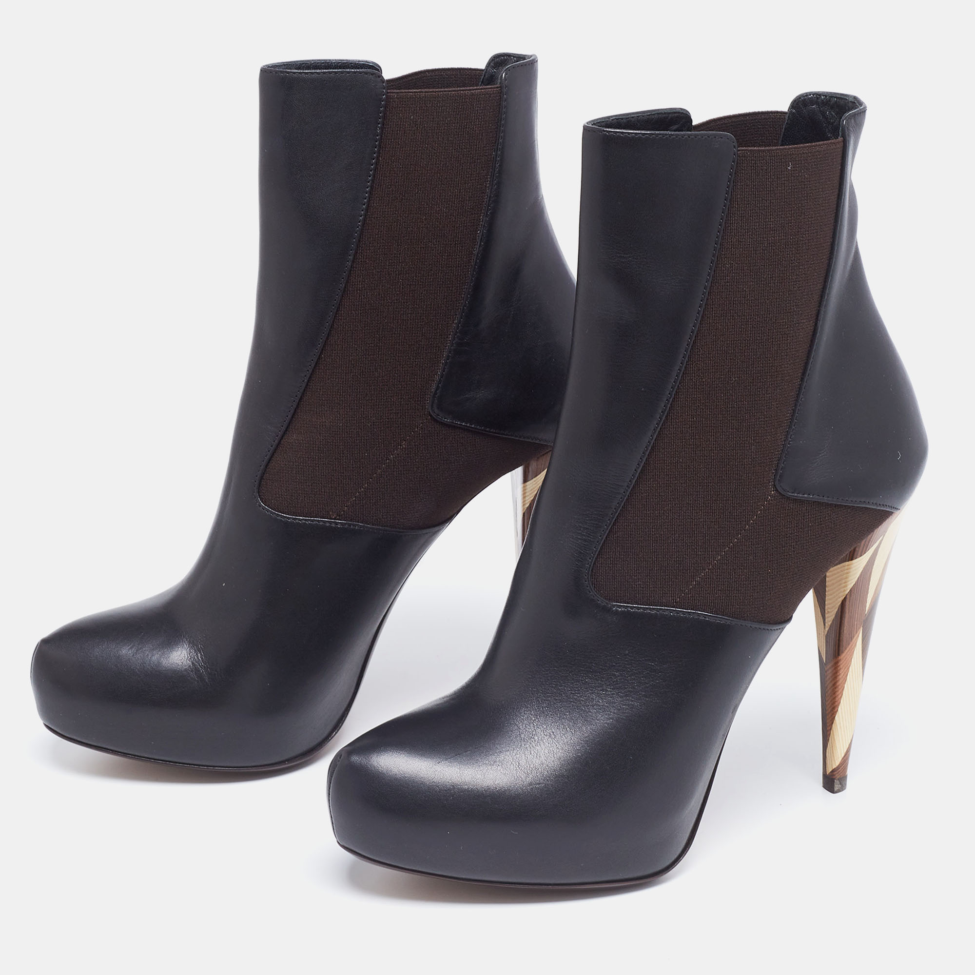 

Fendi Black Leather Ankle Boots Size