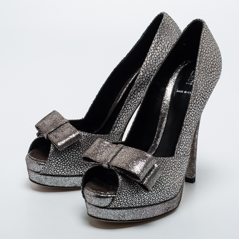 

Fendi Silver Glitter Bow Peep Toe Pumps Size