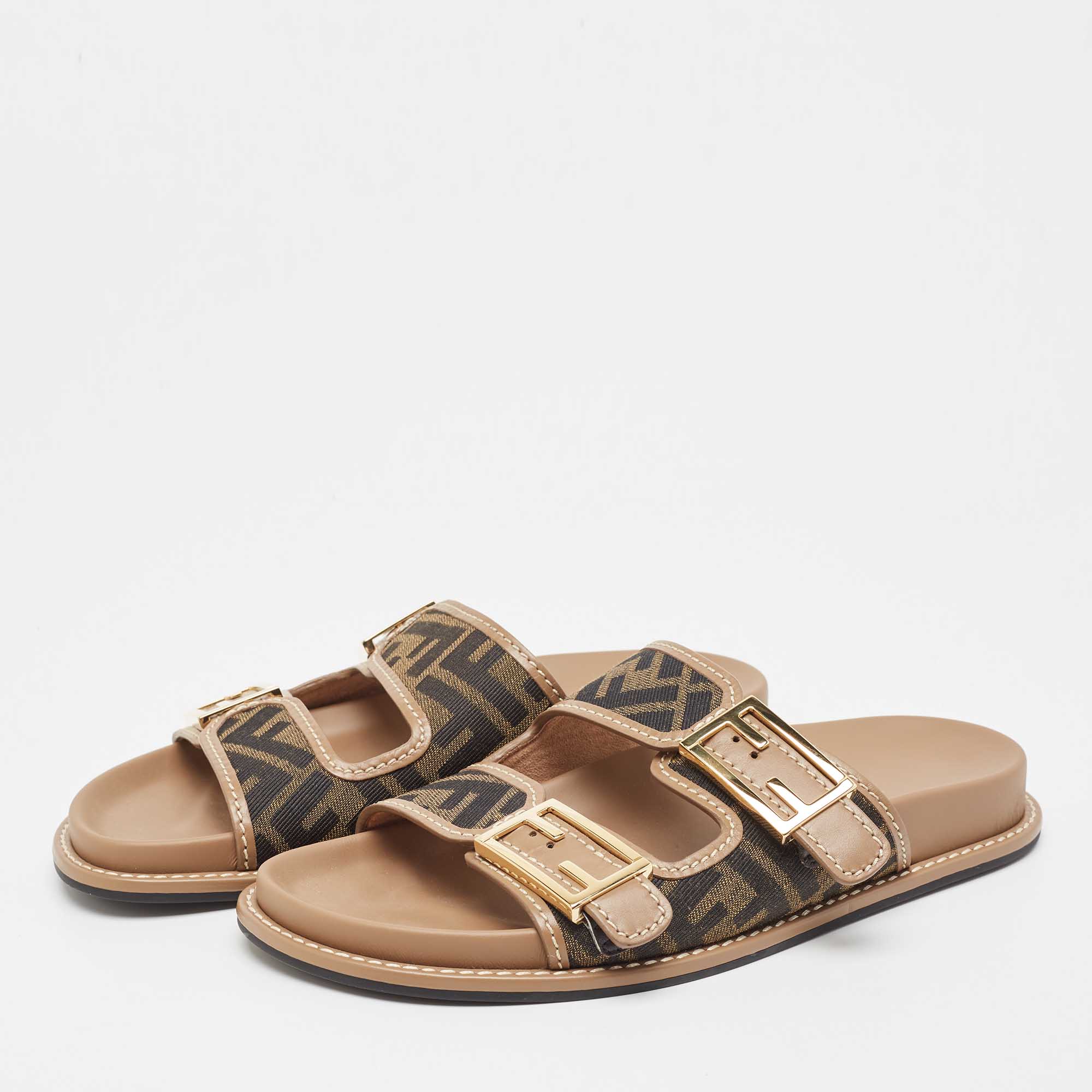 

Fendi Brown Zucca Canvas and Leather FF Buckle Detail Slides Size