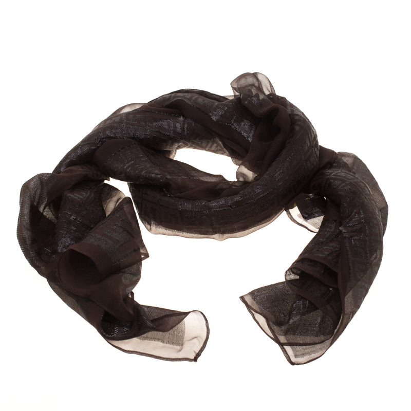 مملوكة مسبقًا وشاح فندي حرير جاكار بني ولوريكس مخلوط زوكا بالشعار المزين