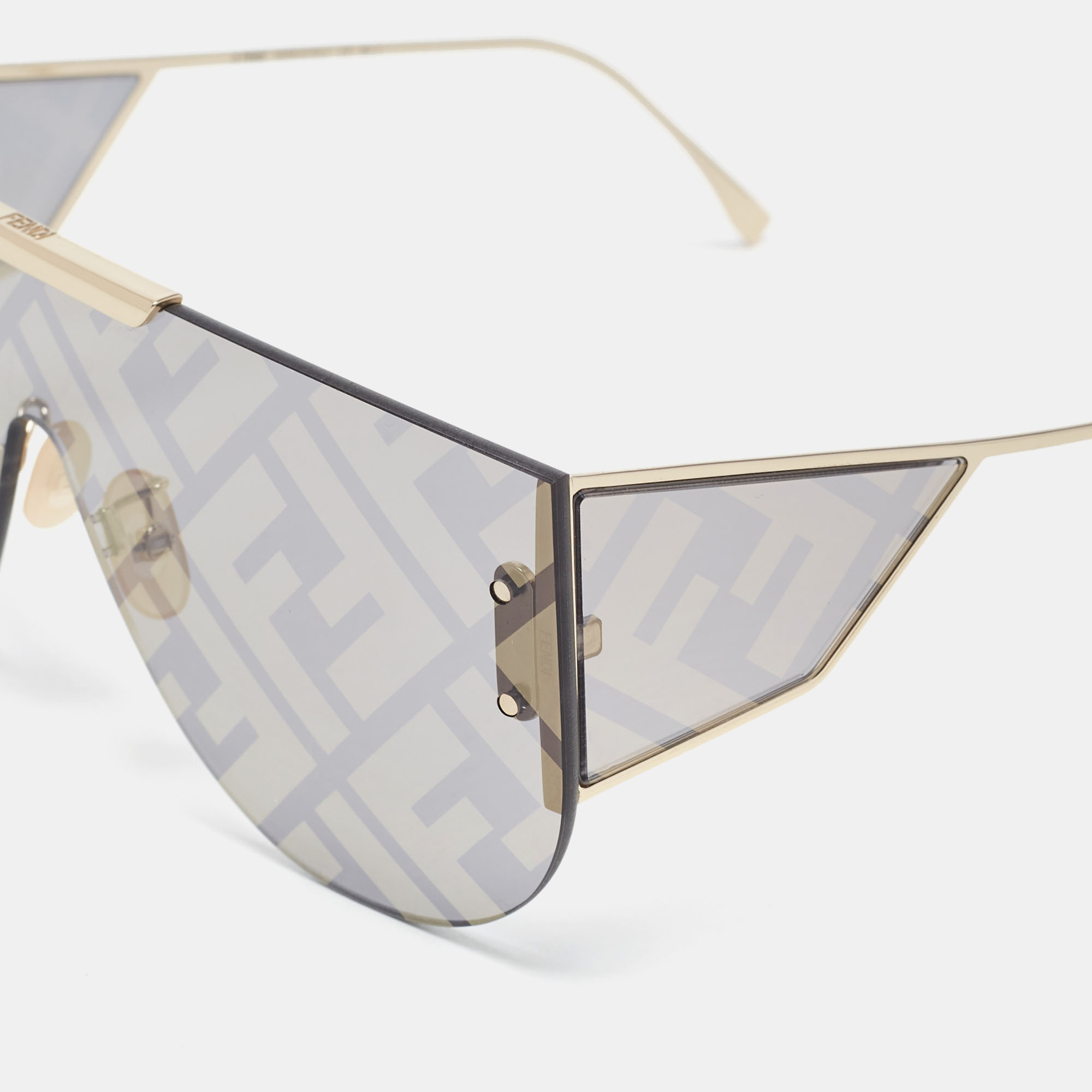

Fendi Black/Gold FF Motif Gradient Decor Sunglasses