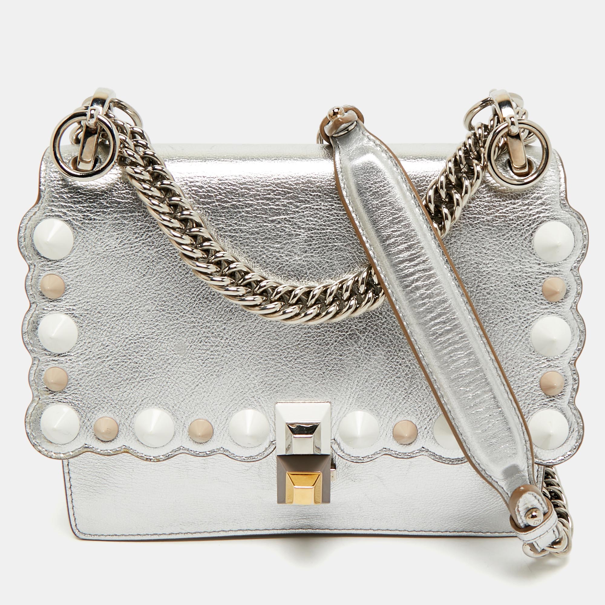 Pre-owned Fendi Silver Leather Small Scalloped Kan I Shoulder Bag