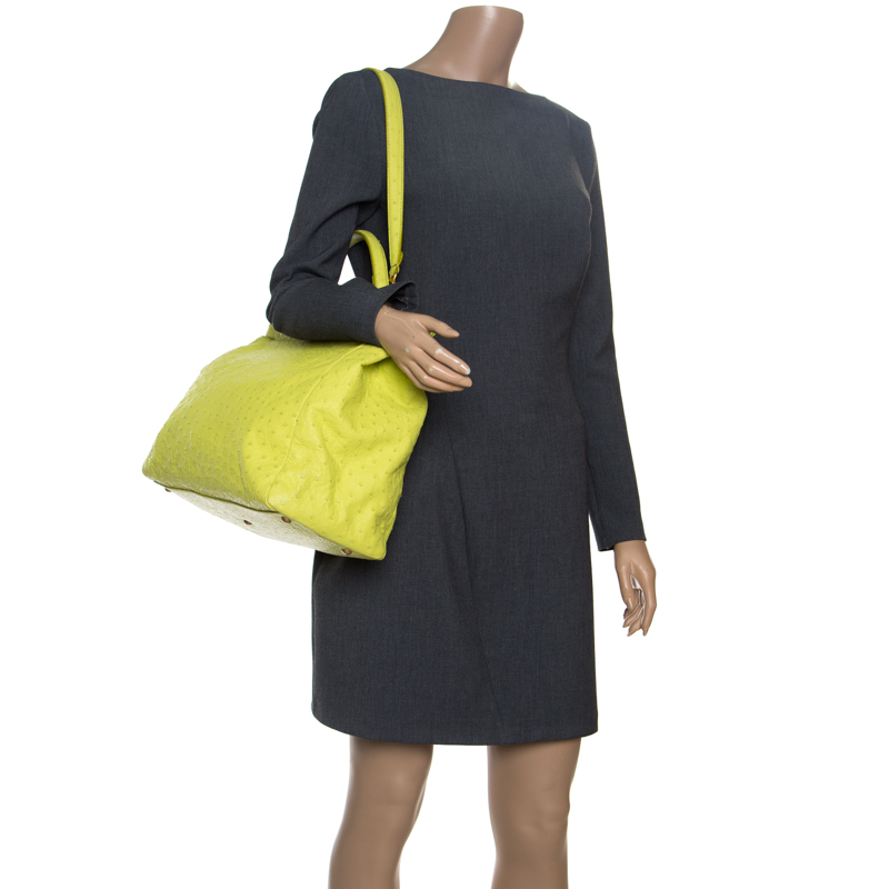 

Fendi Neon Green Ostrich Large Peekaboo Top Handle Bag