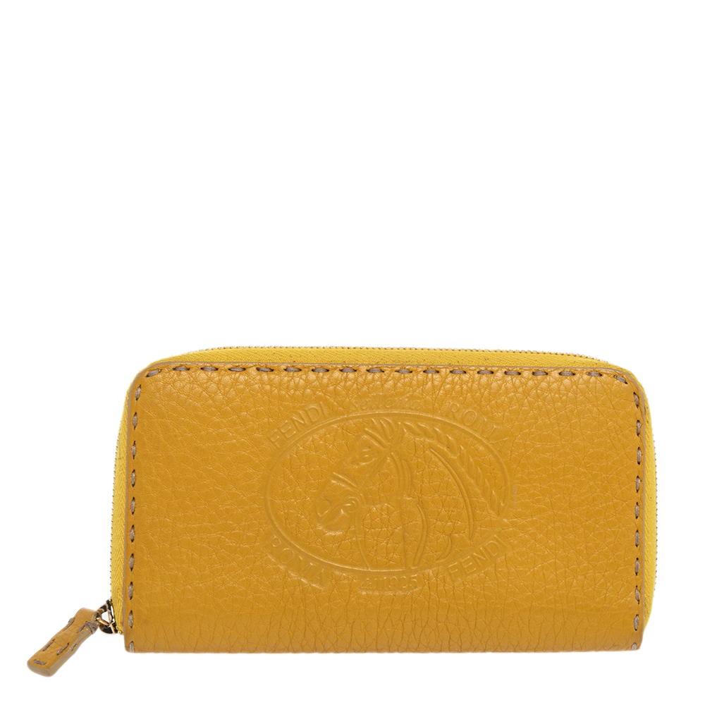 Add a pop of color to your collection with this Selleria wallet designed by Fendi. It is made from yellow leather and contains well sized slots in the interior. This zip around wallet from Fendi is an important accessory and can fit your essentials with ease.