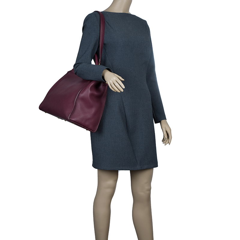 

Fendi Burgundy Leather Large Peekaboo Top Handle Bag