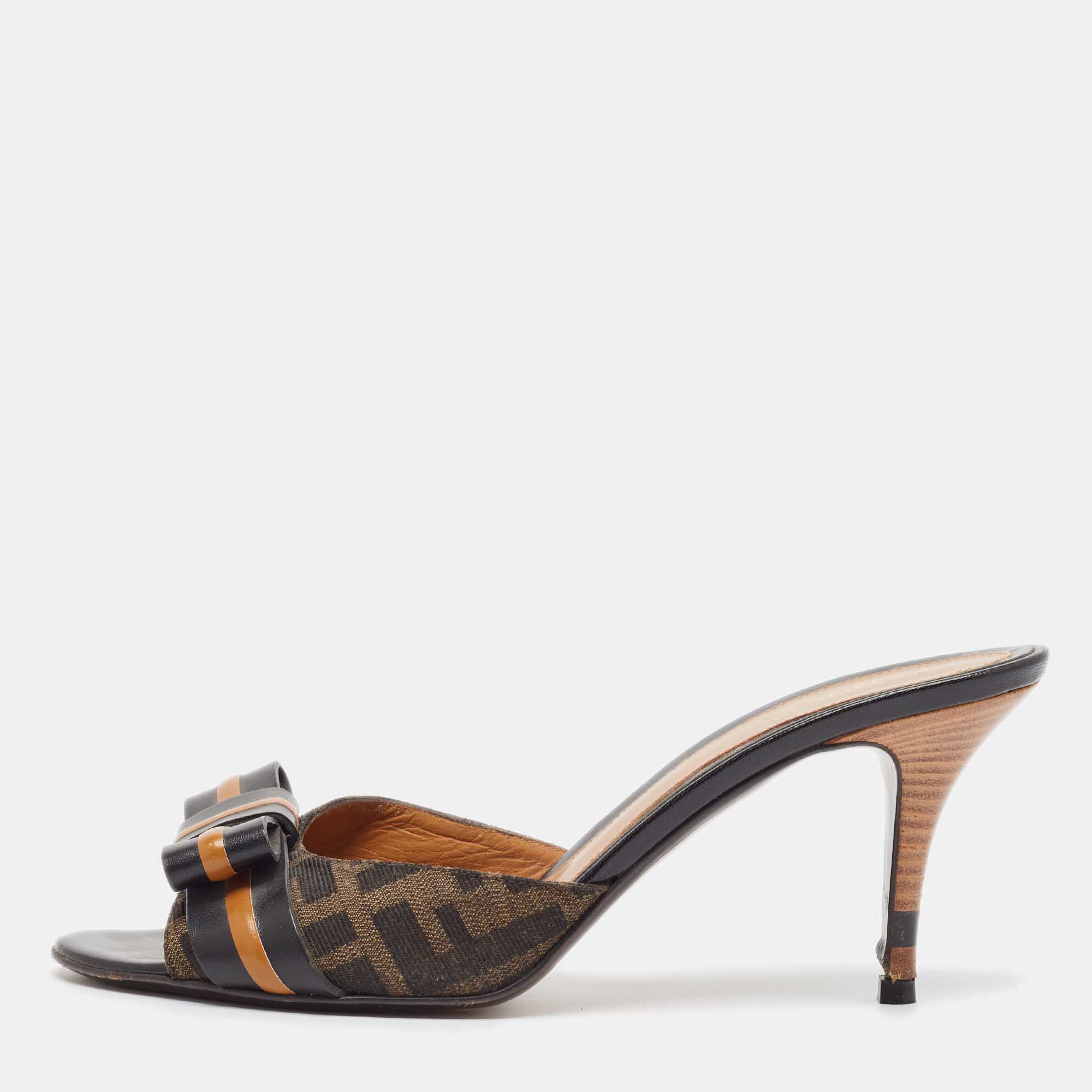 

Fendi Zucca Canvas Pride and Prejudice Bow Slides Size, Brown