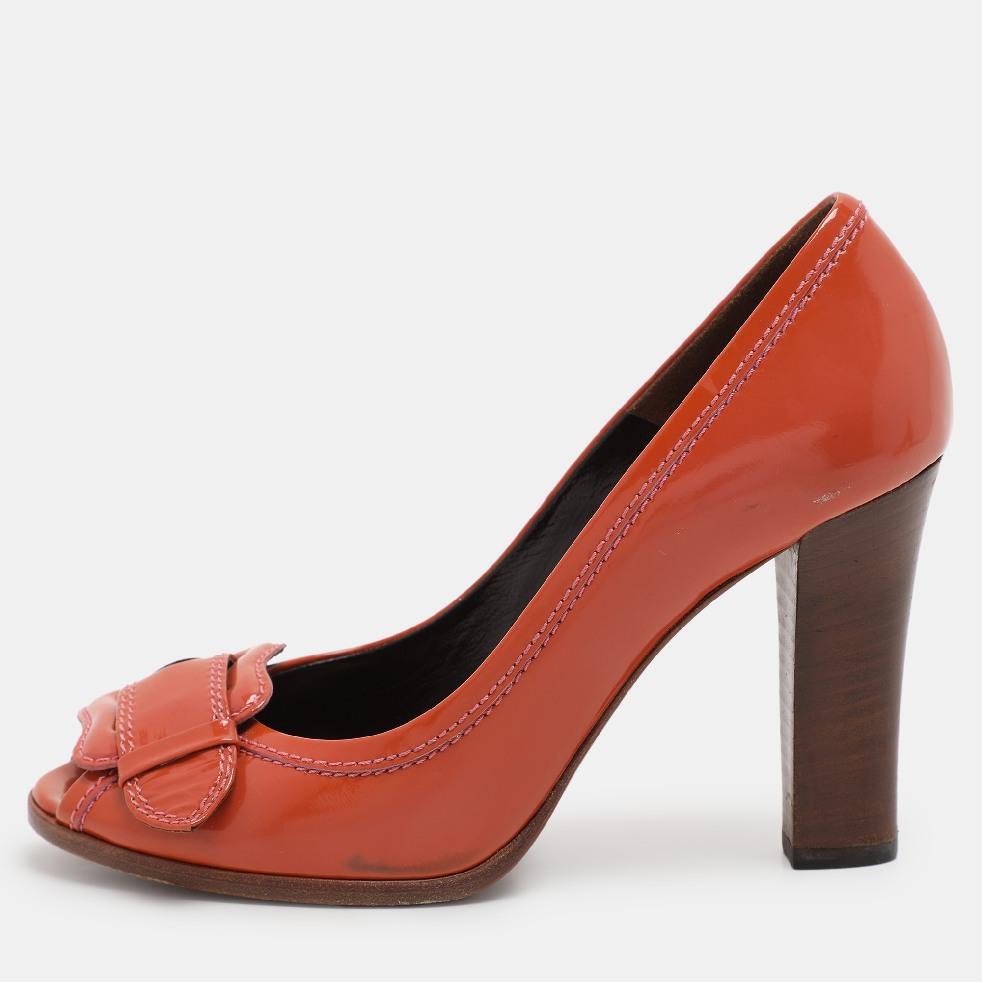 

Fendi Orange Patent Leather B Buckle Pumps Size 36.5