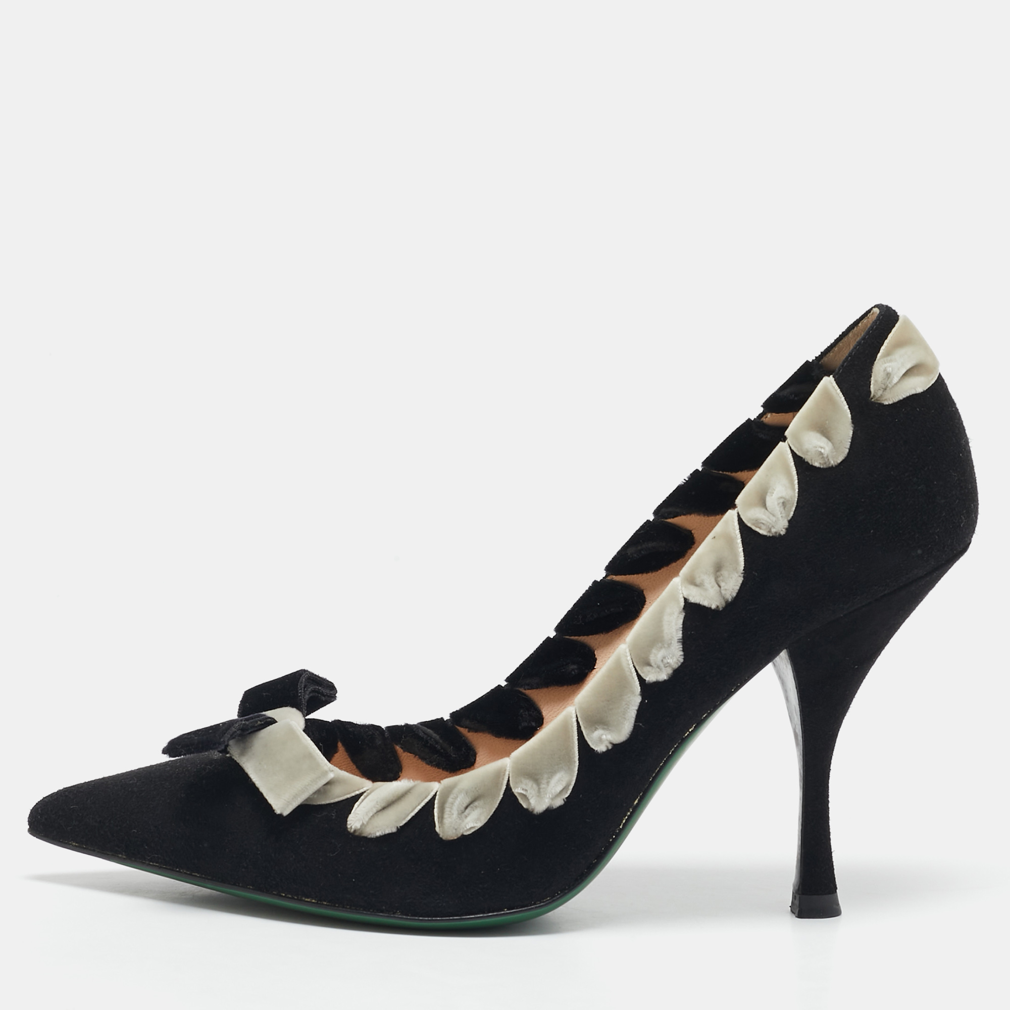 

Fendi Black/White Suede Stitched Bow Pumps Size