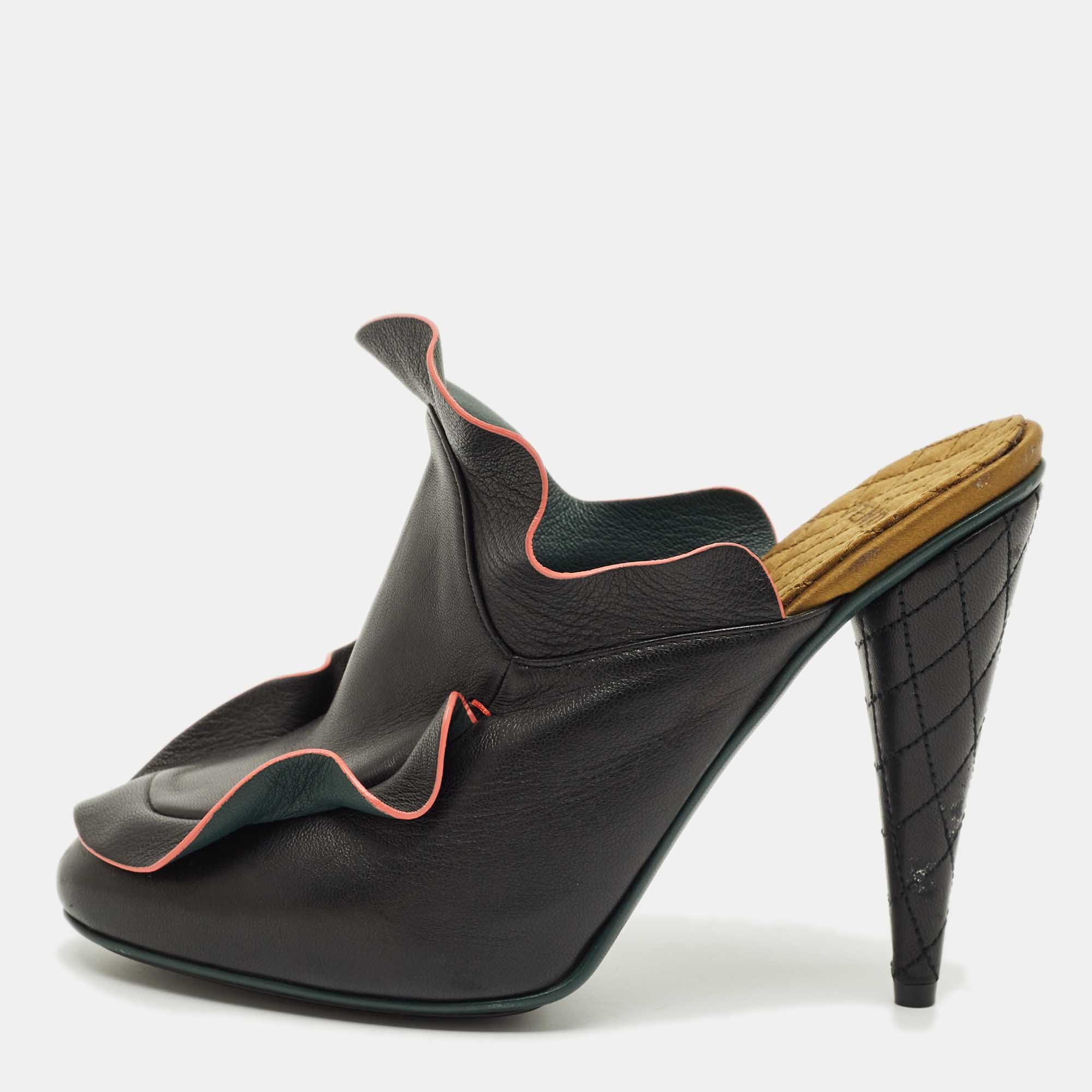 

Fendi Black Ruffled Leather Mules Size