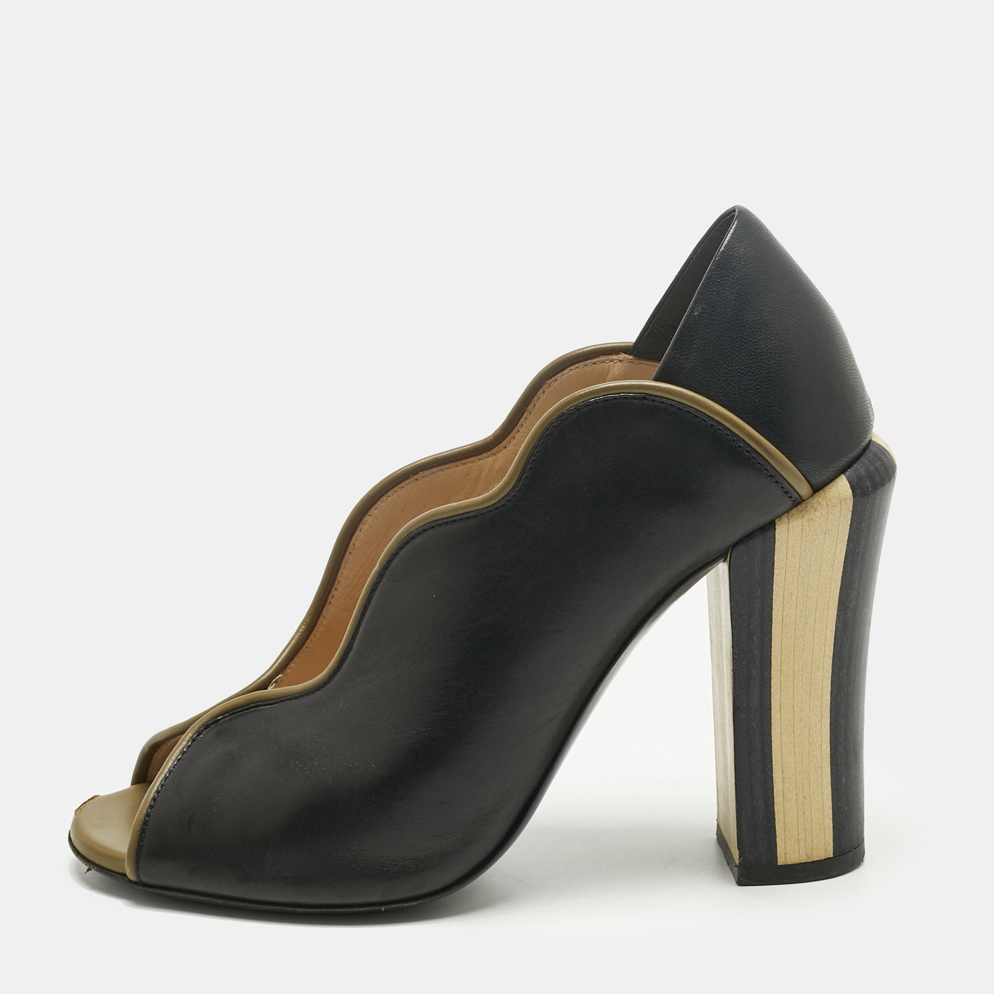 

Fendi Black Leather Scallop Lined Peep Toe Pumps Size