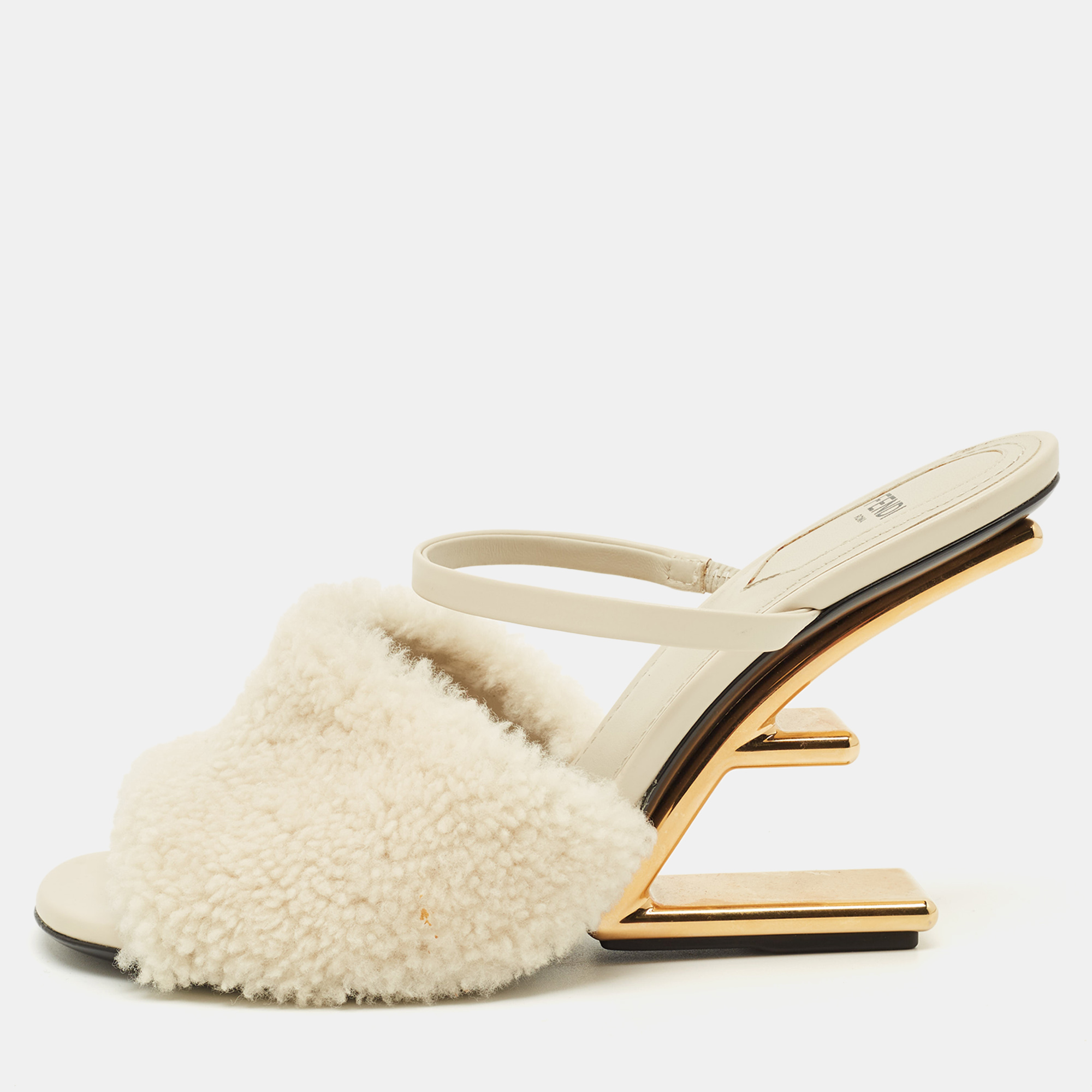 Click to view more detailed imagery on our partner's website Pre-owned Fendi First Size 38 White Shearling Slide Sandals
