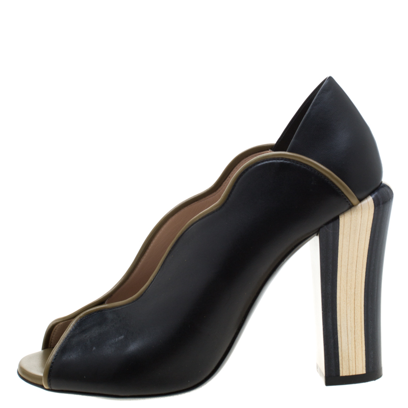 

Fendi Black Leather Scallop Trim Open Toe Pumps Size