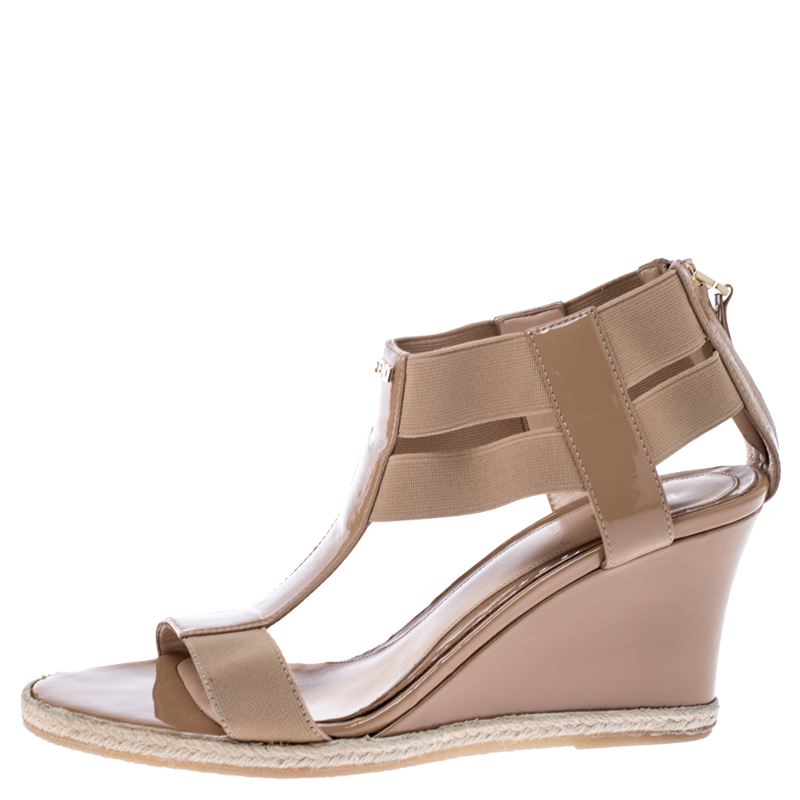

Fendi Beige Patent Leather T-Strap Espadrille Wedge Sandals Size