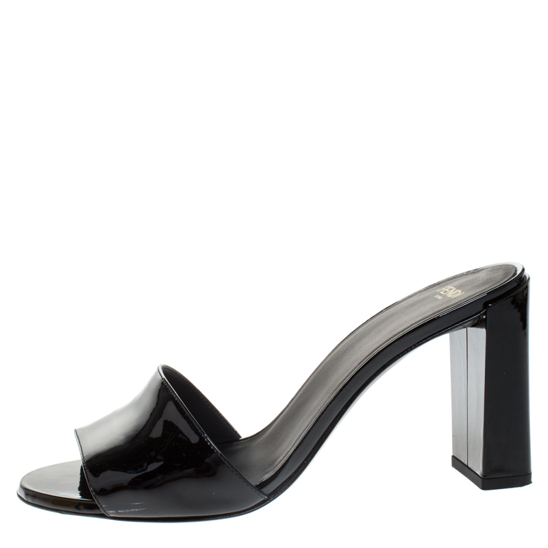 

Fendi Black Patent Leather Logo Slide Sandals Size