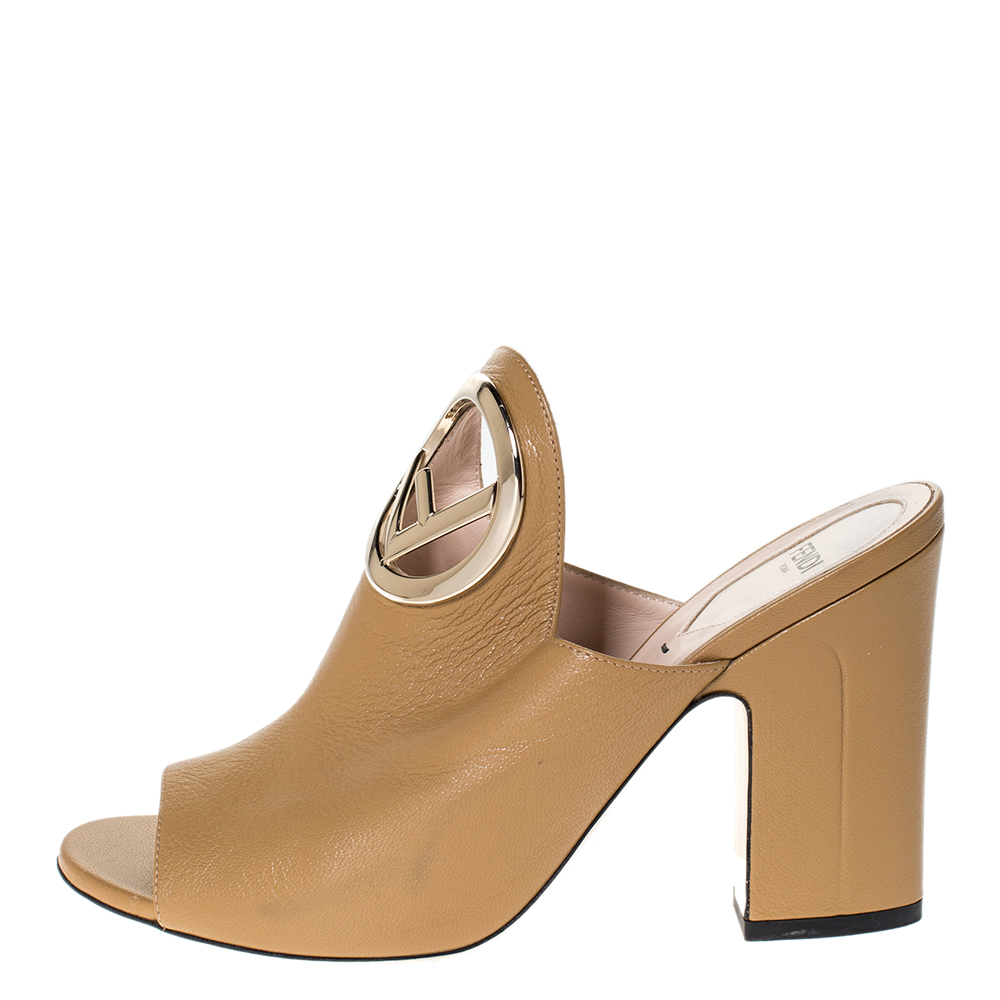 

Fendi Beige Leather Open Toe Slide Sandals Size