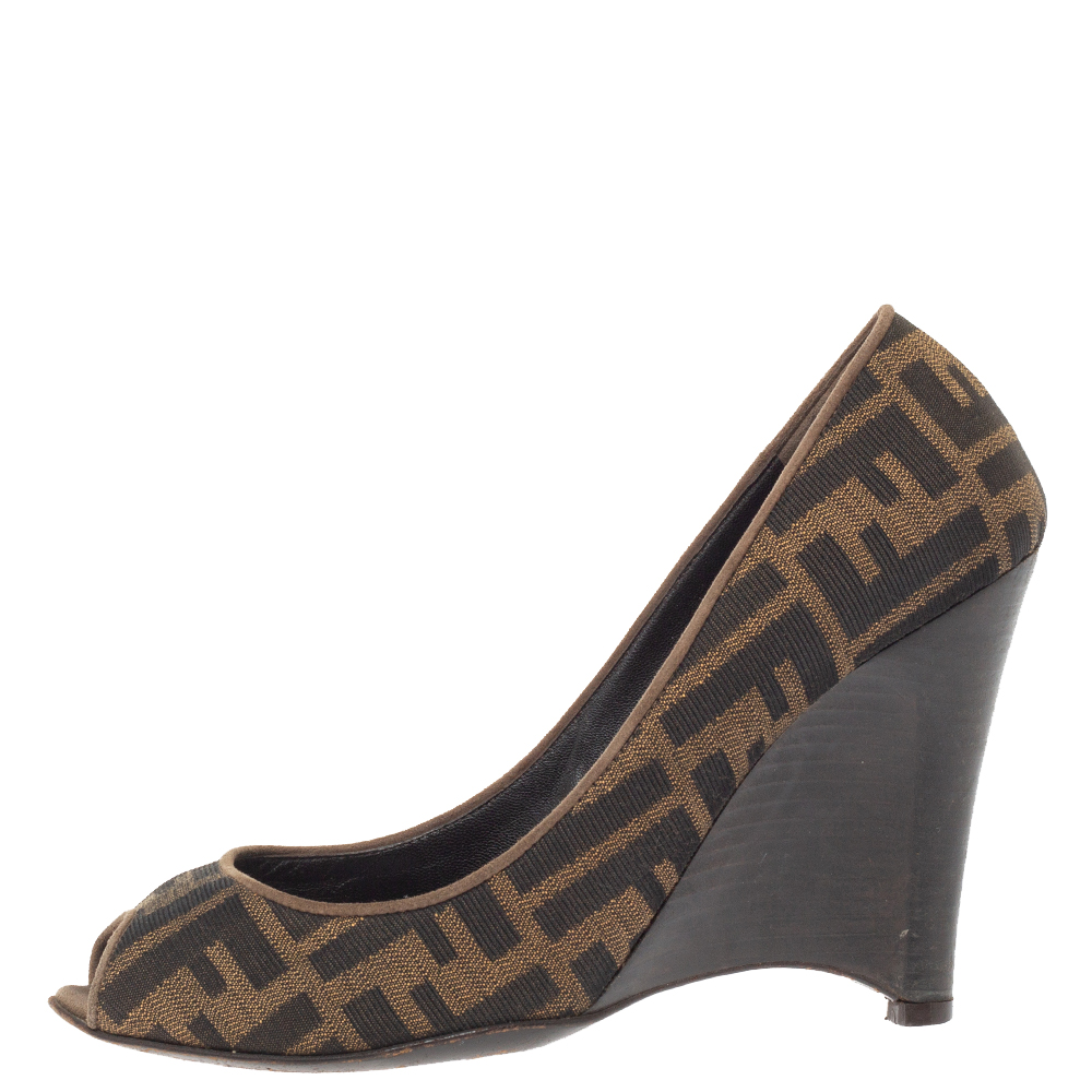 

Fendi Brown Zucca Canvas Peep Toe Wedge Pumps Size