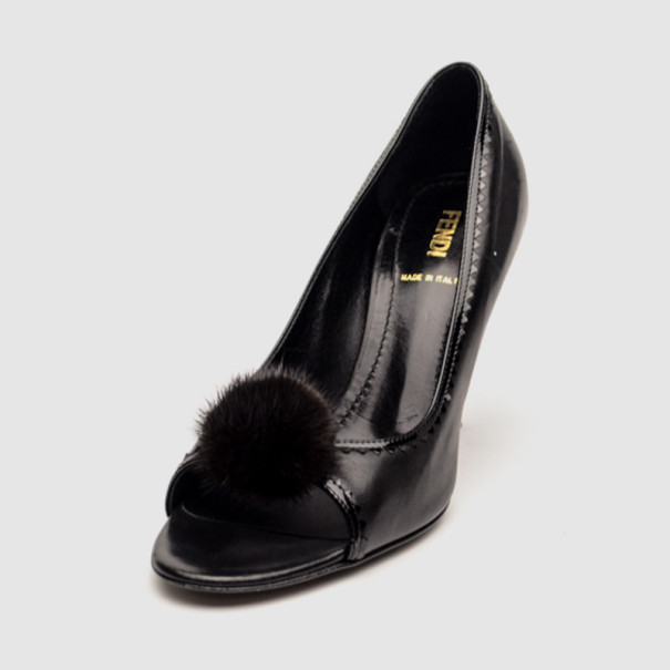مملوكة مسبقًا Fendi Black Leather Fur Tip Open Toe Pumps Size 37 