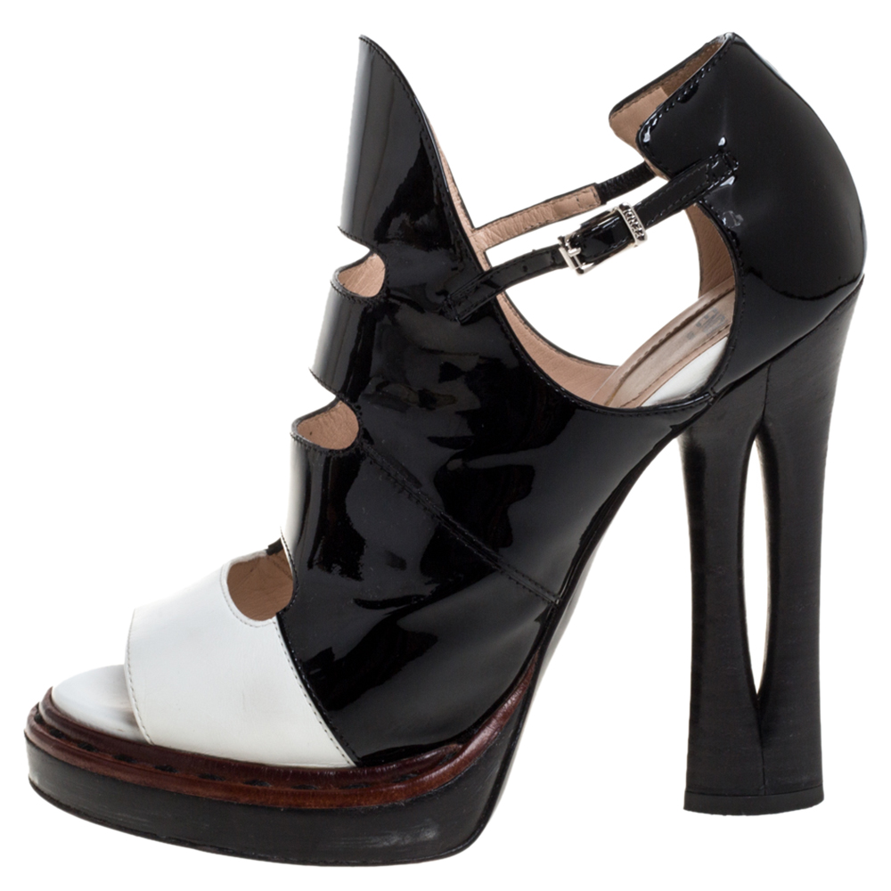 

Fendi Black Patent Leather Accent Cutout Sandals Size