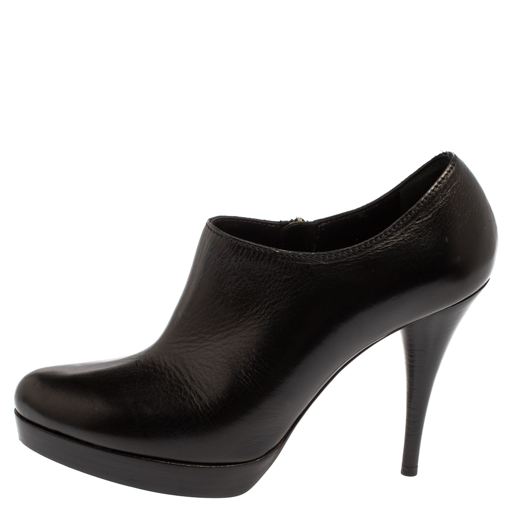 

Fendi Black Leather Platform Ankle Booties Size