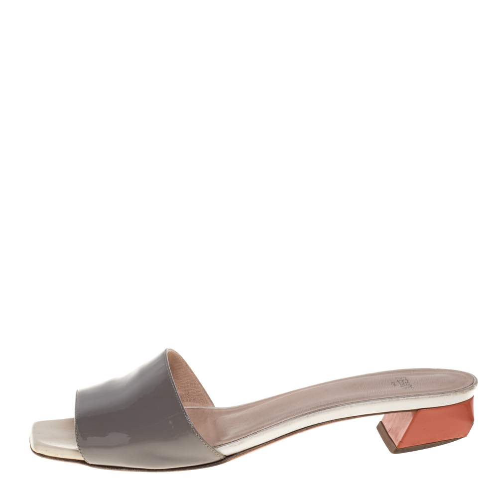 

Fendi Grey Patent Leather Open Toe Flat Slides Size
