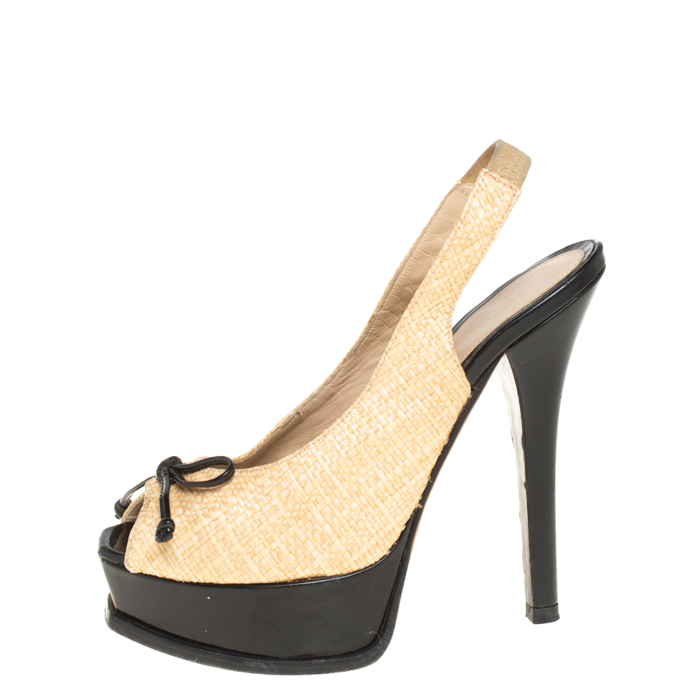 

Fendi Beige Woven Raffia Slingback Sandals Size
