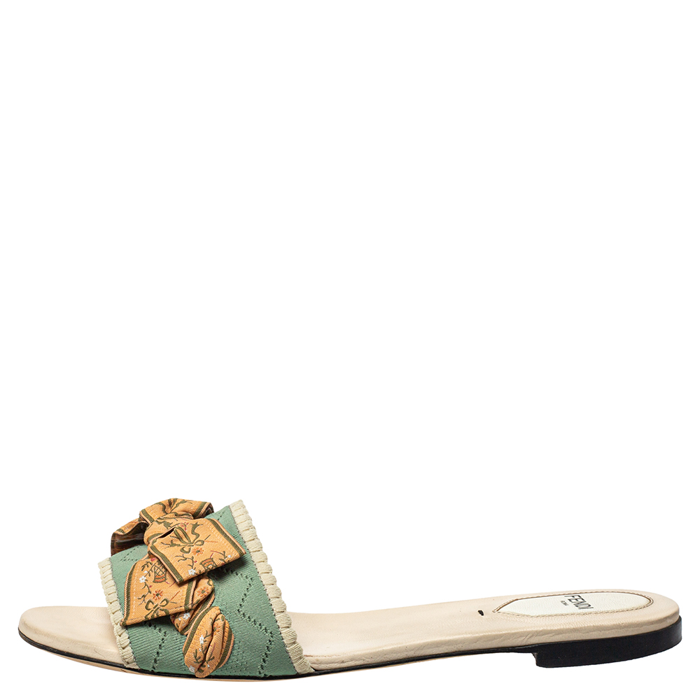 

Fendi Green/Beige Embroidered Knit Fabric Bow Embellished Flat Slides Size