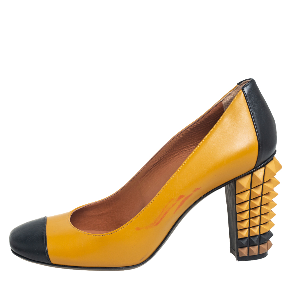 

Fendi Yellow/Black Leather Cap Toe Block Heel Pumps Size