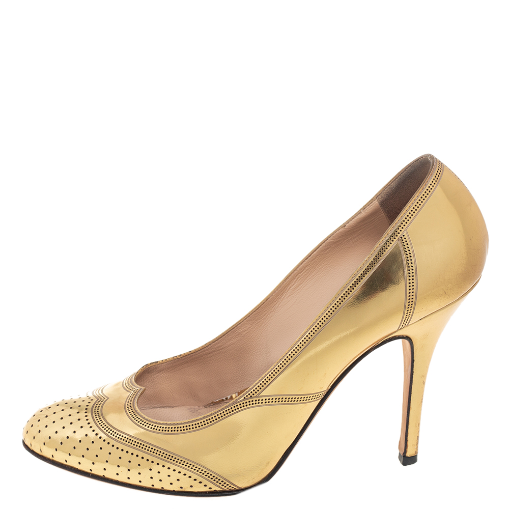 

Fendi Gold Patent Leather Pumps Size