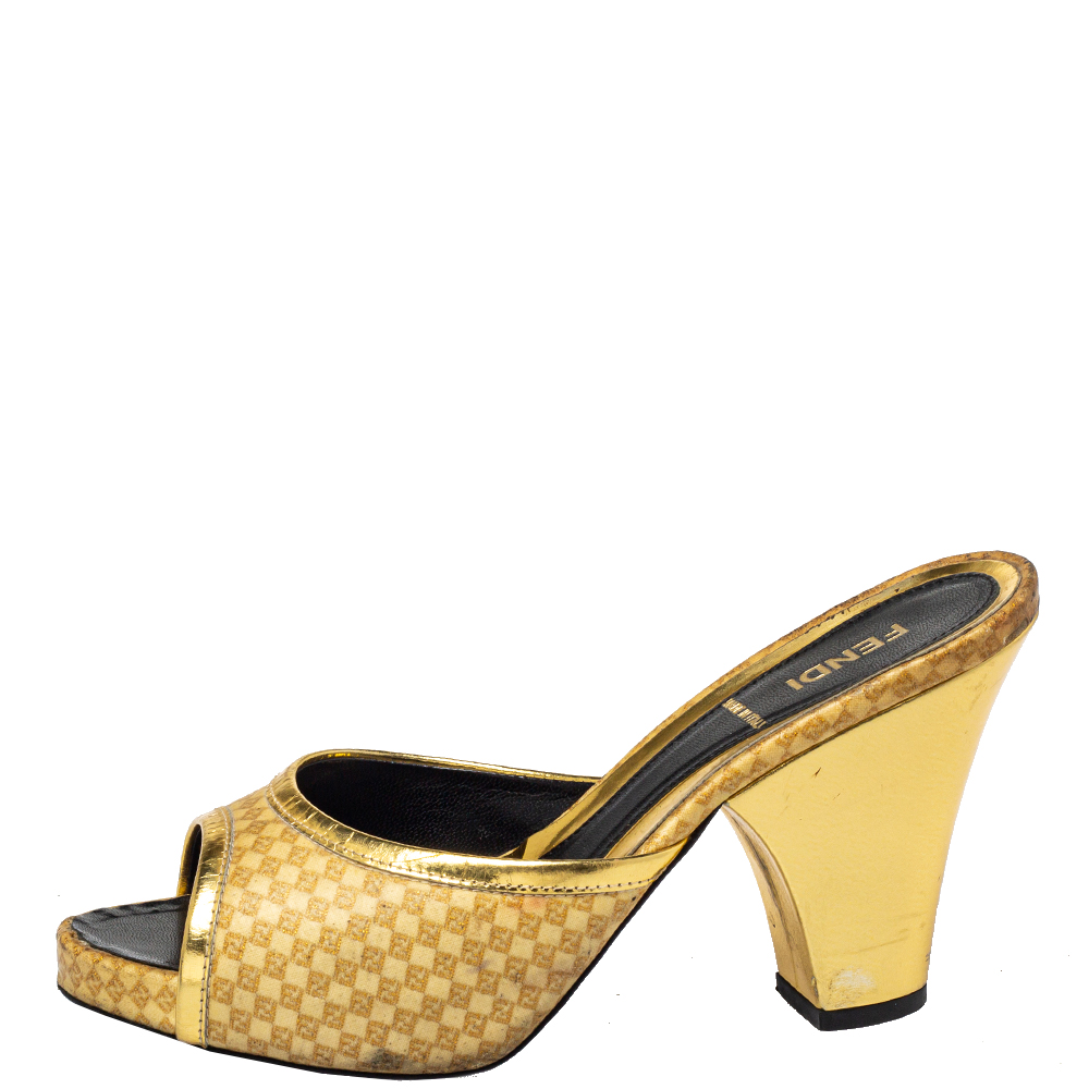 

Fendi Beige/Gold Patent Leather and Leather Open Toe Sandals Size