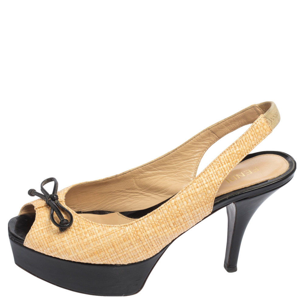 

Fendi Cream/Black Woven Raffia Fendista Slingback Sandals Size